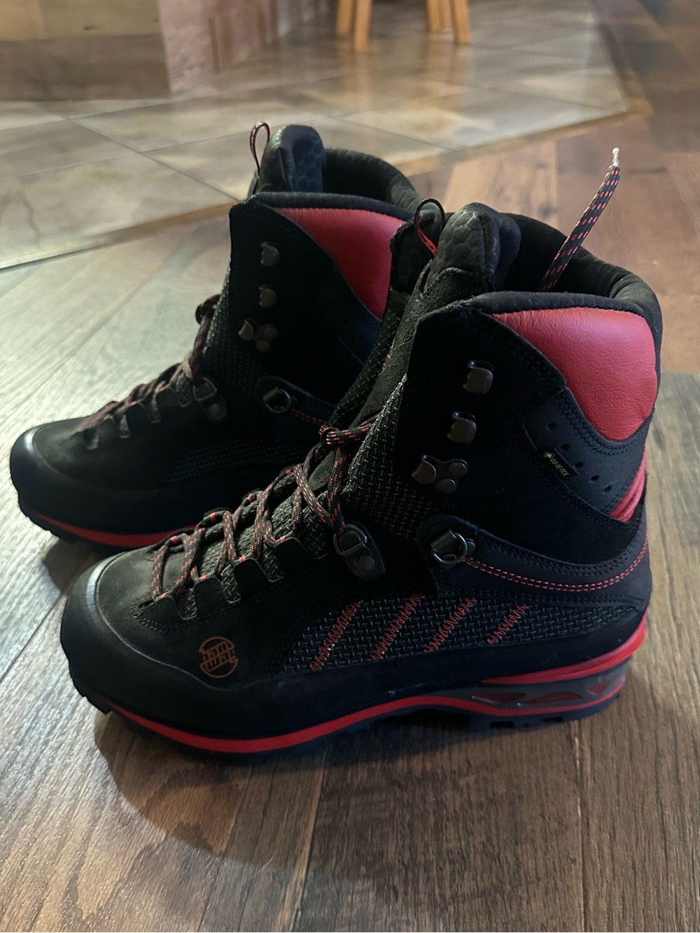 Hanwag boots 9.5. Brand new